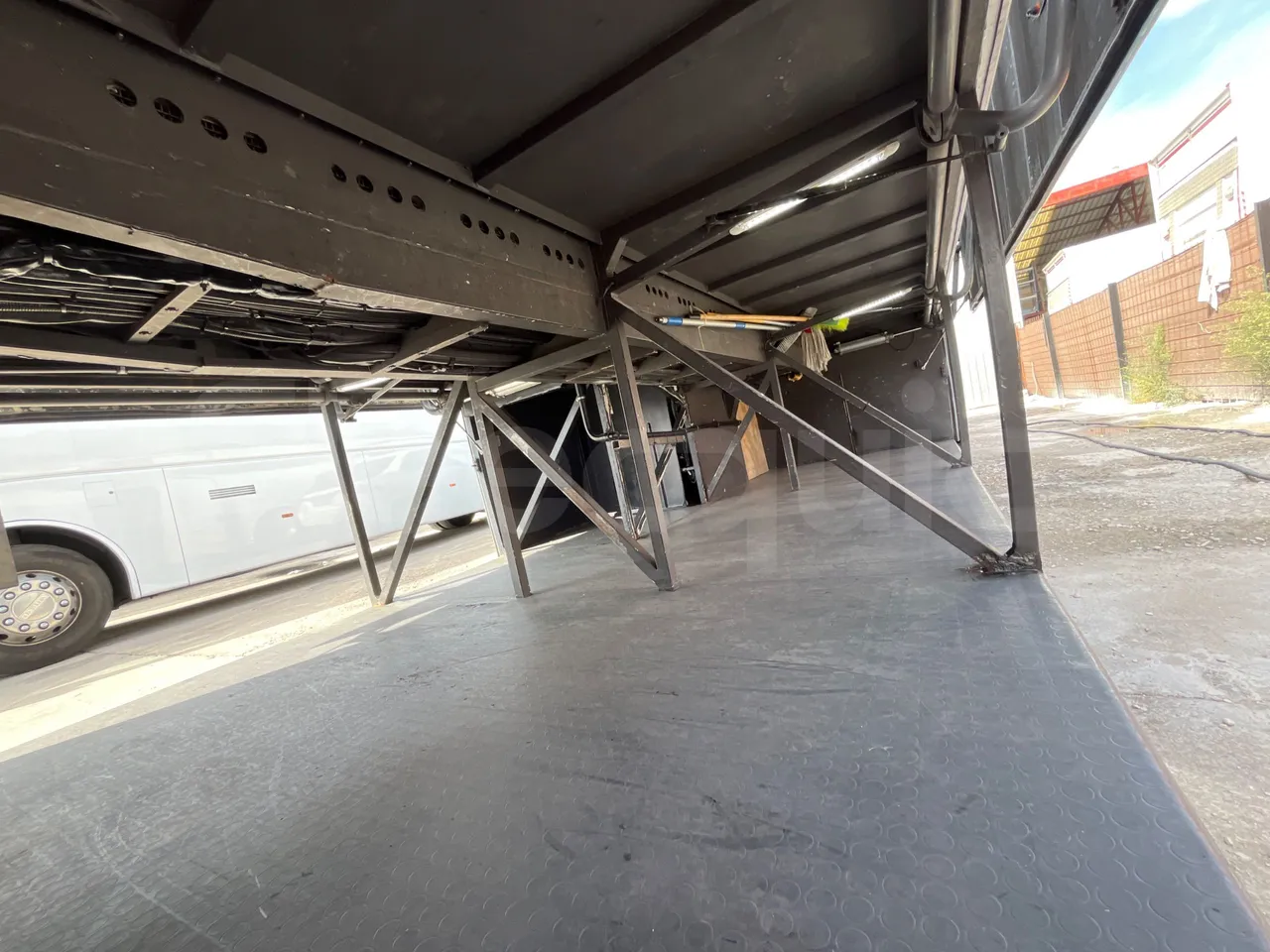 Volvo B12B 6X2 - EUR4 - 338kW -14.995m - internal frame rust check