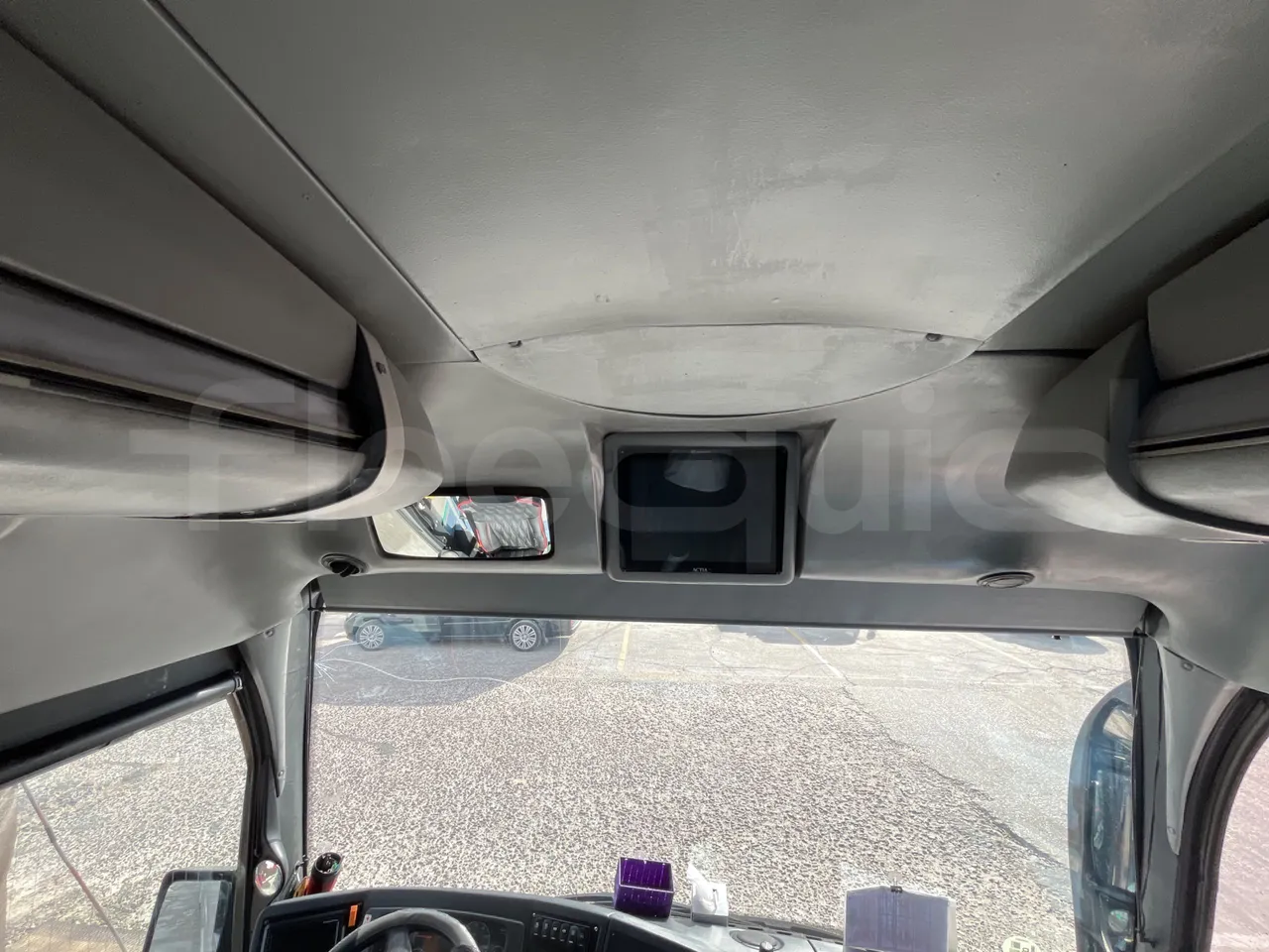 Volvo B12B 6X2 - EUR4 - 338kW -14.995m - power outlets detail