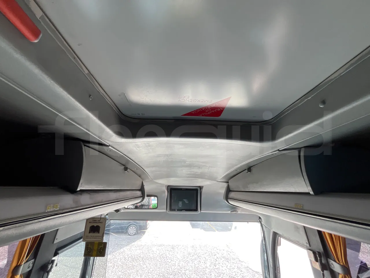 Volvo B12B 6X2 - EUR4 - 338kW -14.995m - overhead compartments photo