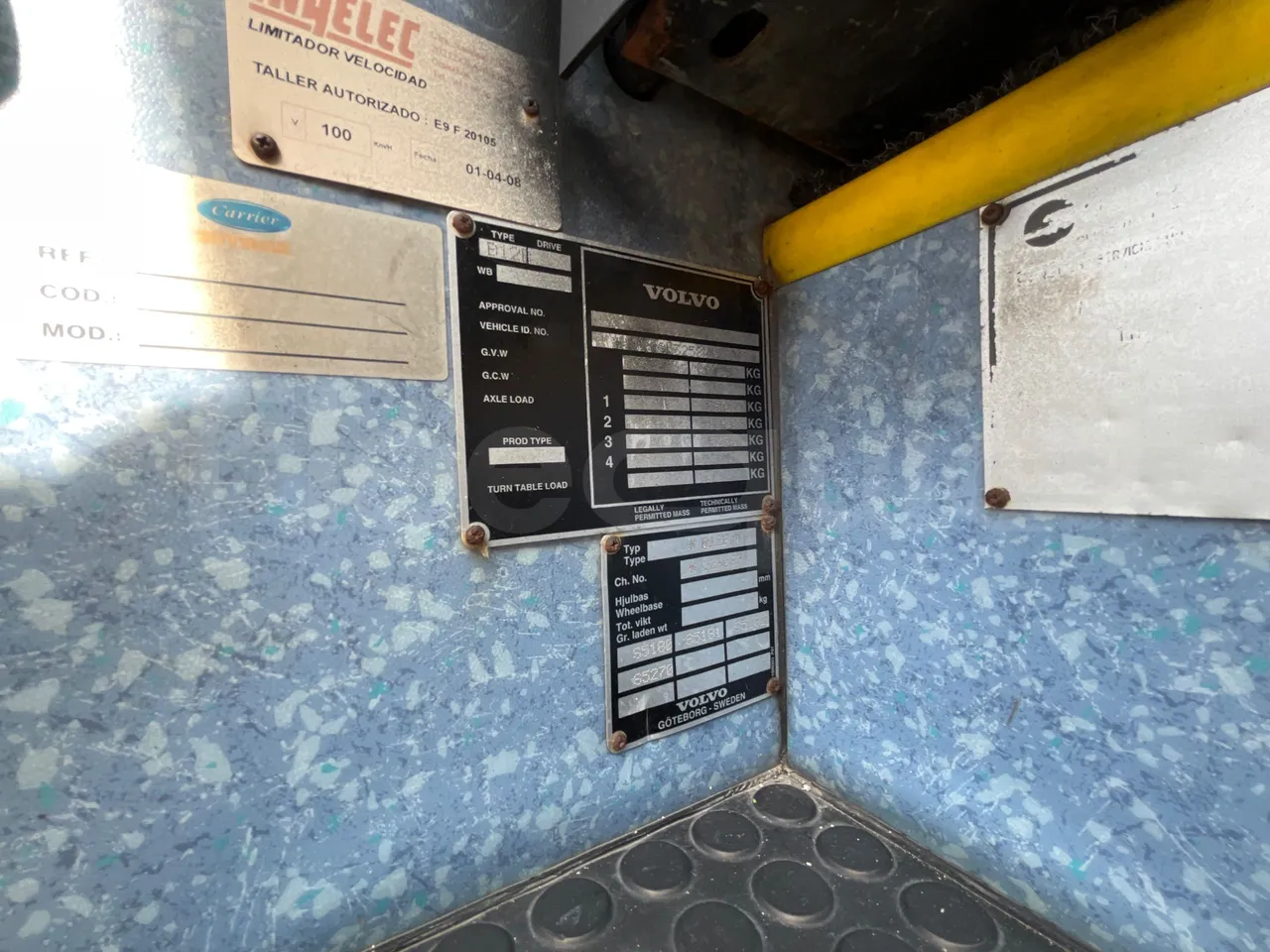Volvo B12B 6X2 - EUR4 - 338kW -14.995m - vehicle plate photo