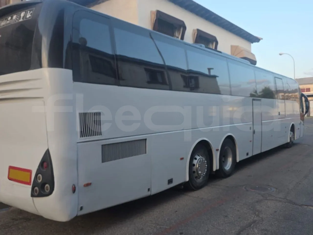 Volvo B12B 6X2 - EUR4 - 338kW -14.995m - rear hatch closed