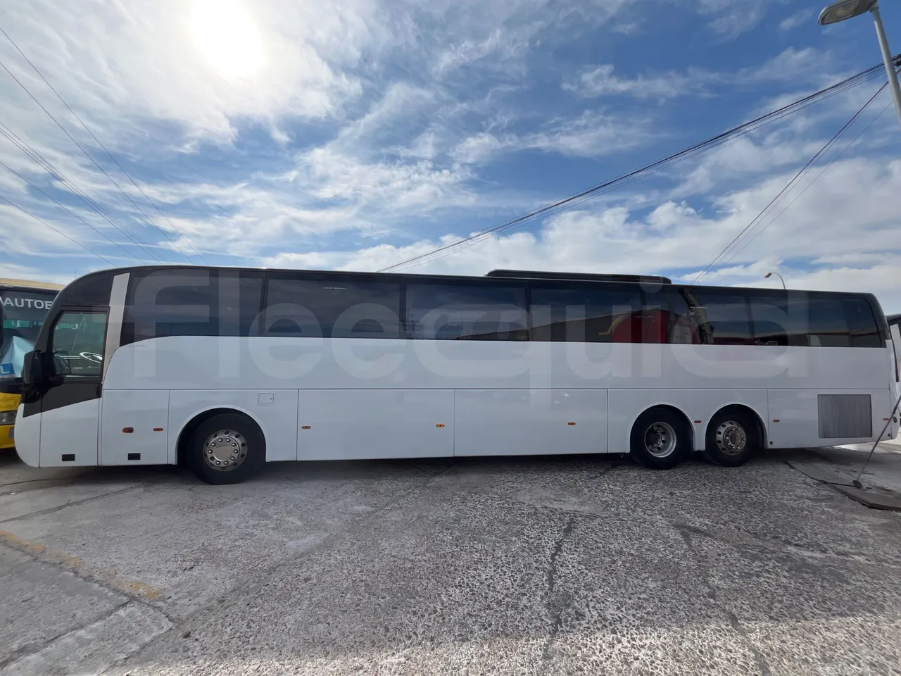 Volvo B12B 6X2 - EUR4 - 338kW -14.995m - left side photo