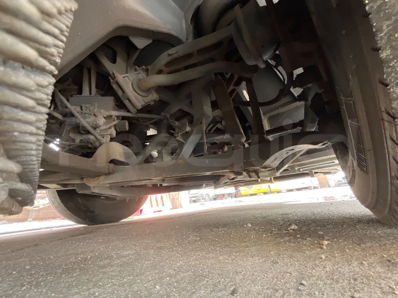 Volvo B12B 6X2 - EUR4 - 338kW -14.995m - front axle right side