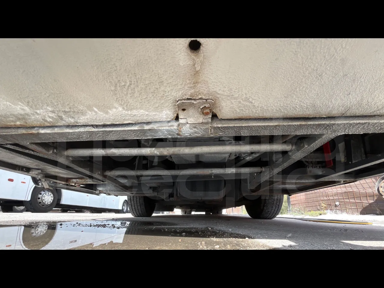 Volvo B12B 6X2 - EUR4 - 338kW -14.995m - front undercarriage from front