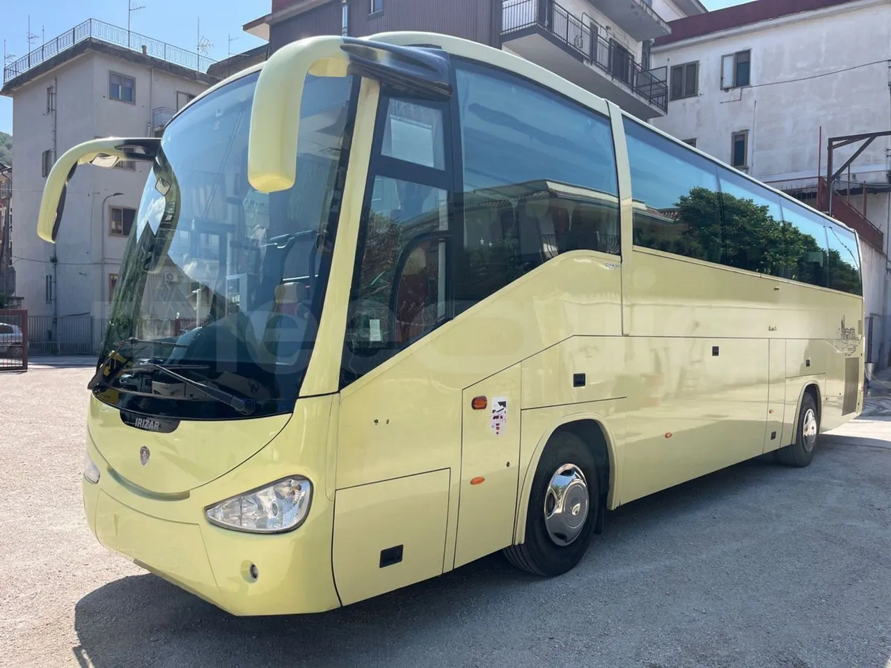 Irizar Century - 3/4 Front Left Side