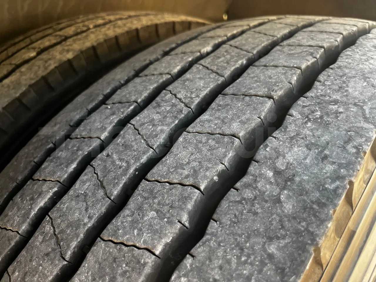 Irizar Century - Second Axle Left Side: Tyre Thickness