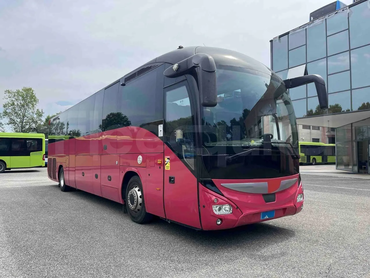 Iveco Magelys - 3/4 front right doors