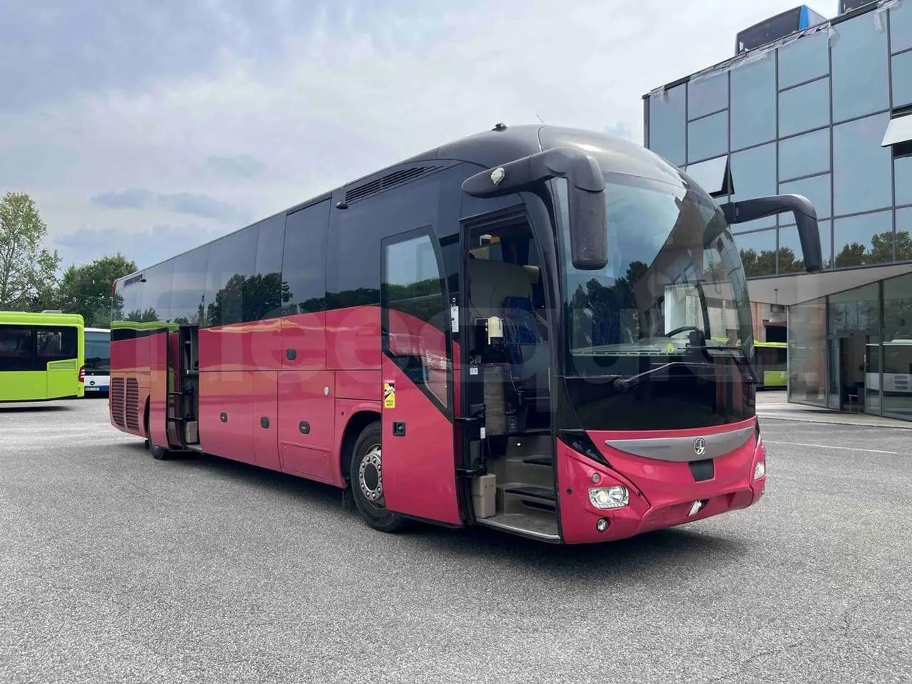 Iveco Magelys - 3/4 right front doors open