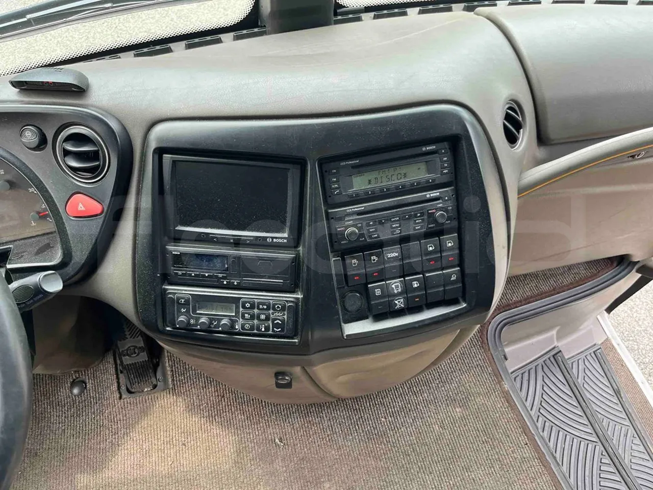 Iveco Magelys - radio accessories photo