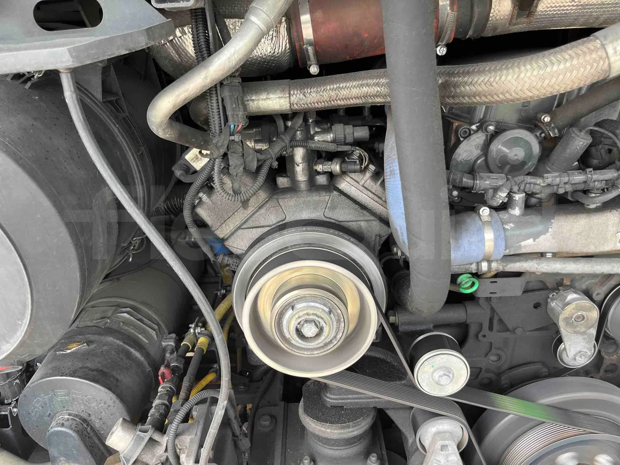 Iveco Magelys - air conditioning compressor