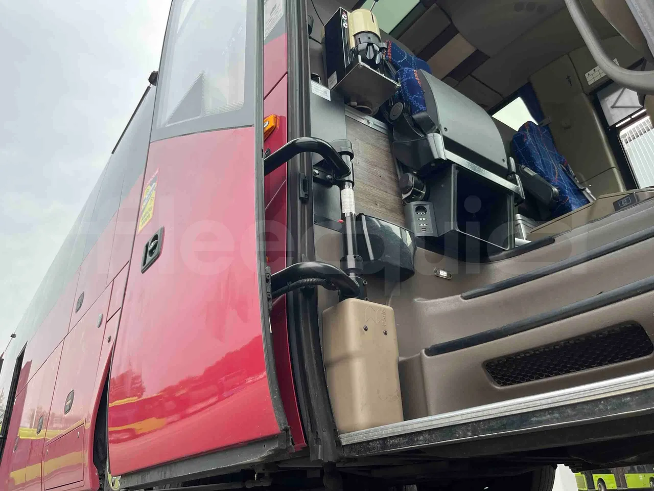 Iveco Magelys - door mechanism photo