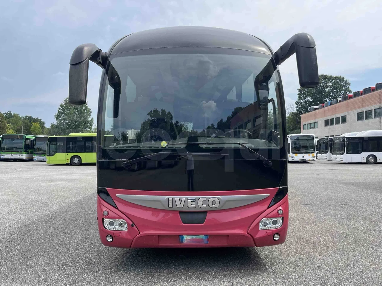 Iveco Magelys - front photo