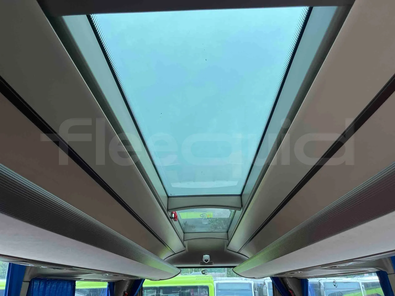 Iveco Magelys - roof hatch 1