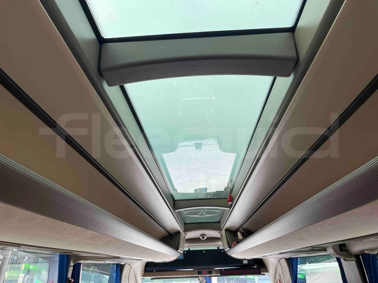 Iveco Magelys - roof hatch 2