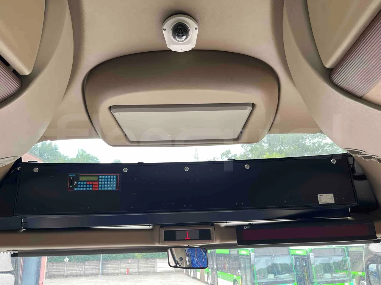 Iveco Magelys - roof hatch 3