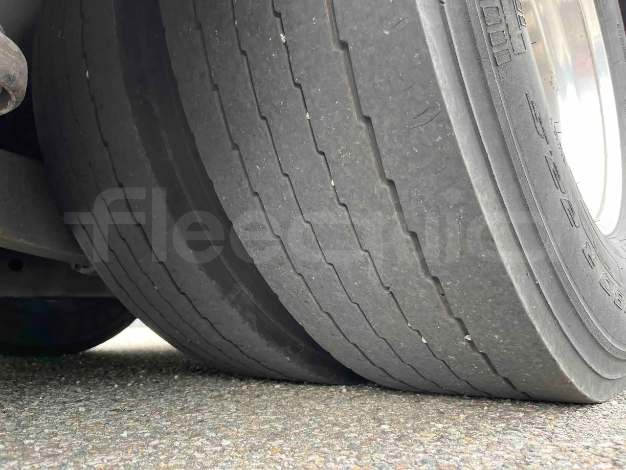 Iveco Magelys - tread condition second axle tires left