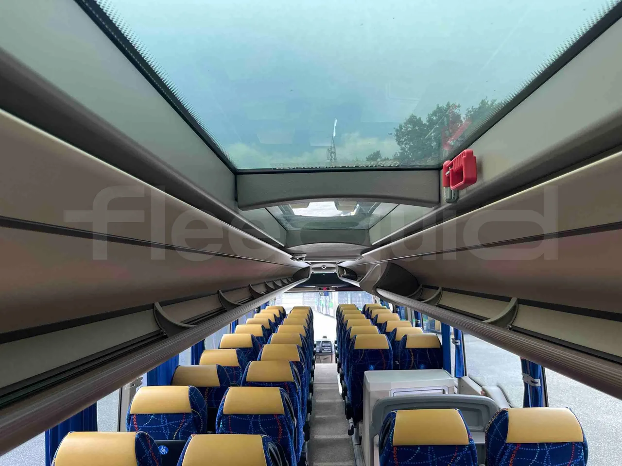 Iveco Magelys - overhead compartments photo