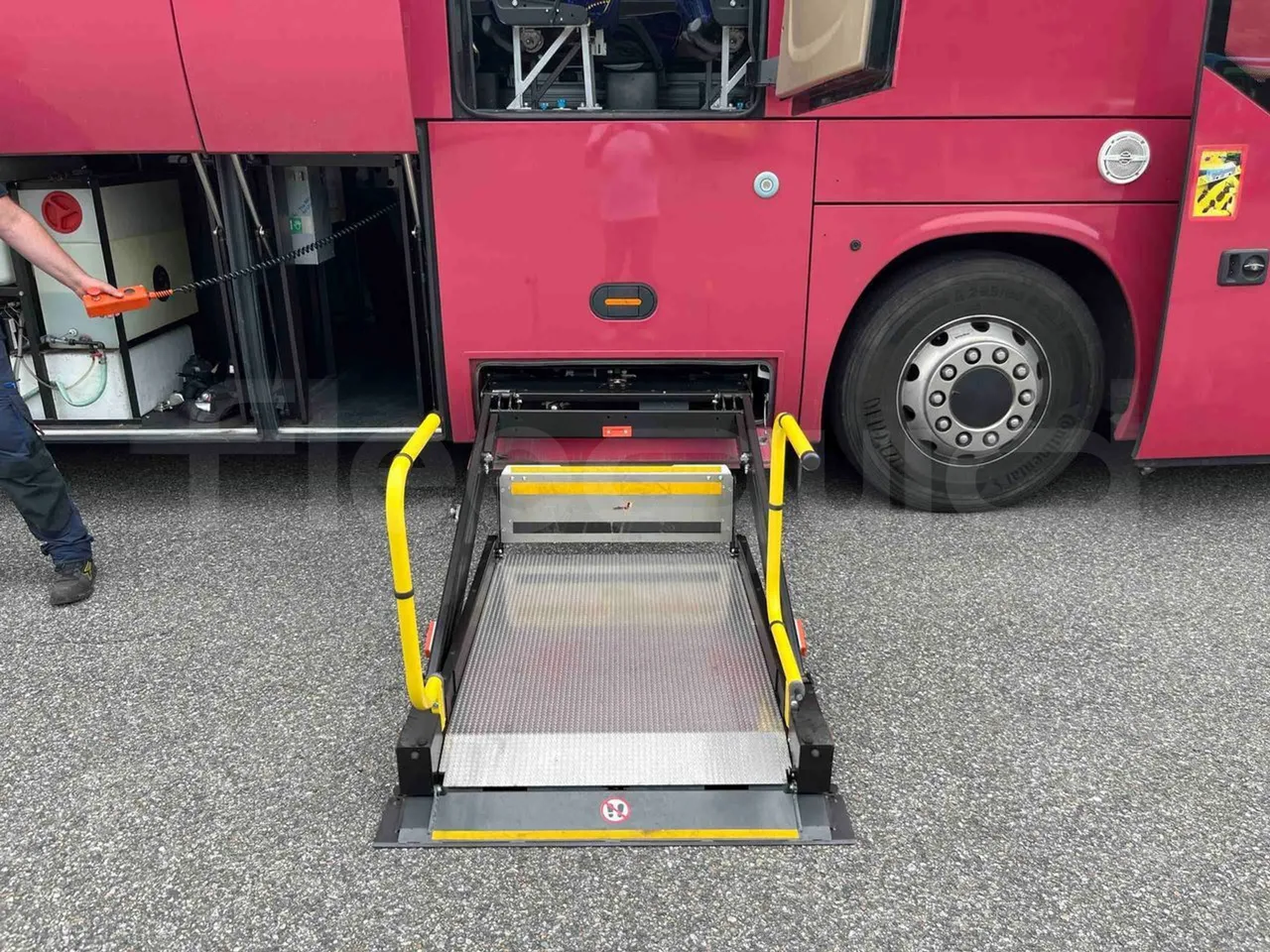 Iveco Magelys - platform open photo