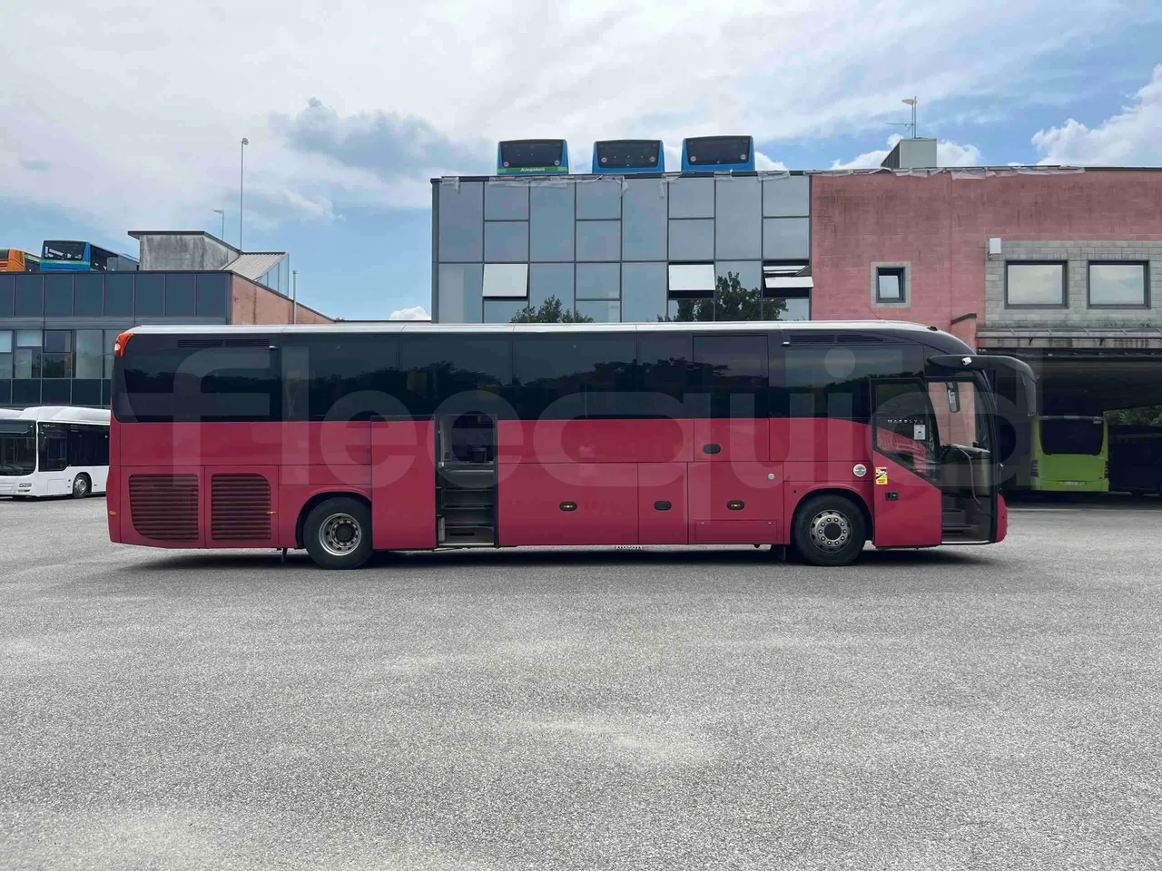 Iveco Magelys - right side doors open