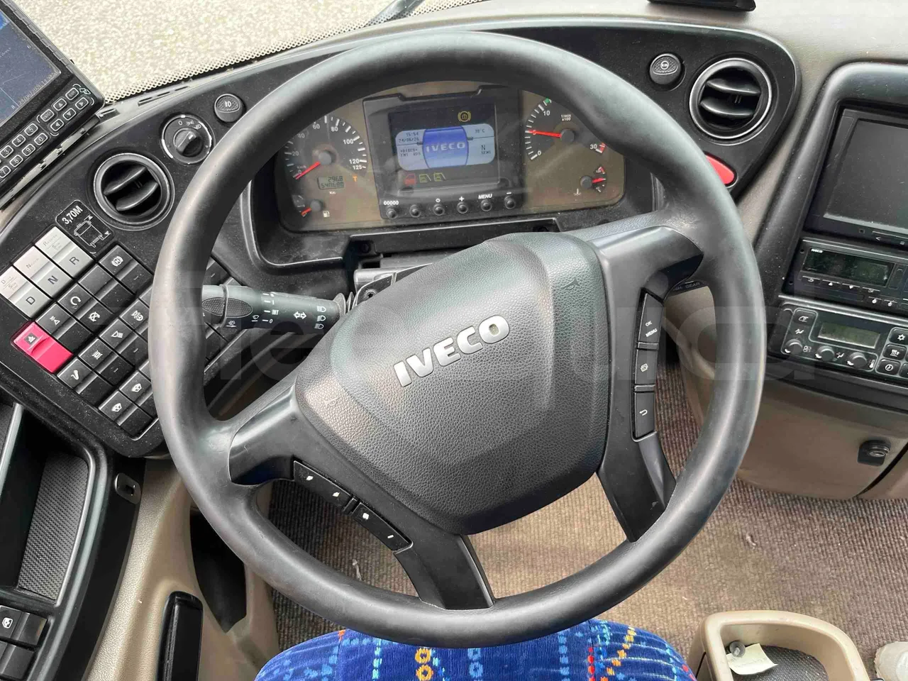 Iveco Magelys - steering wheel photo