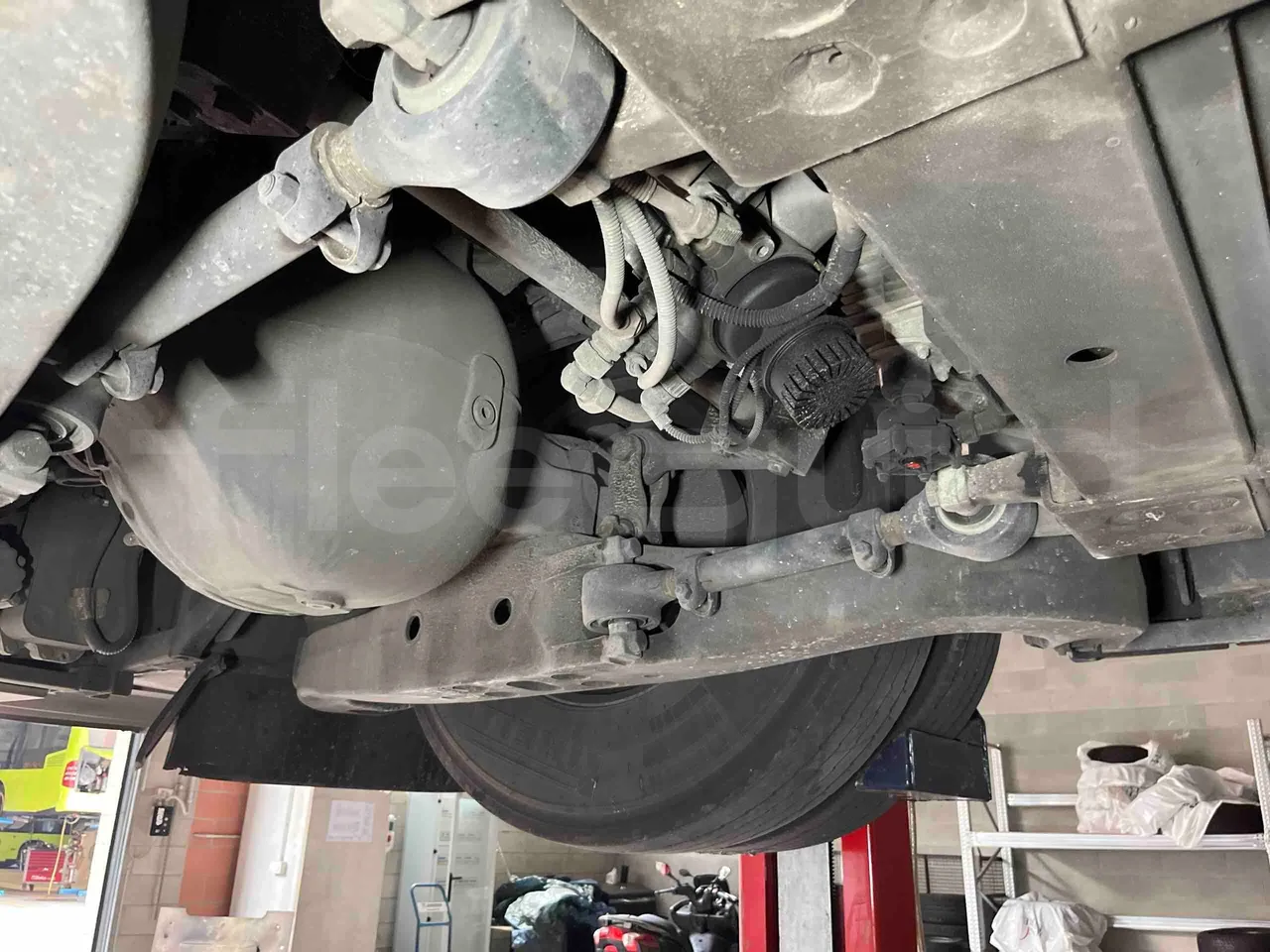 Iveco Magelys - axle 3 left side