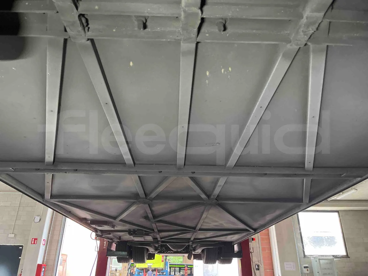Iveco Magelys - central undercarriage photo