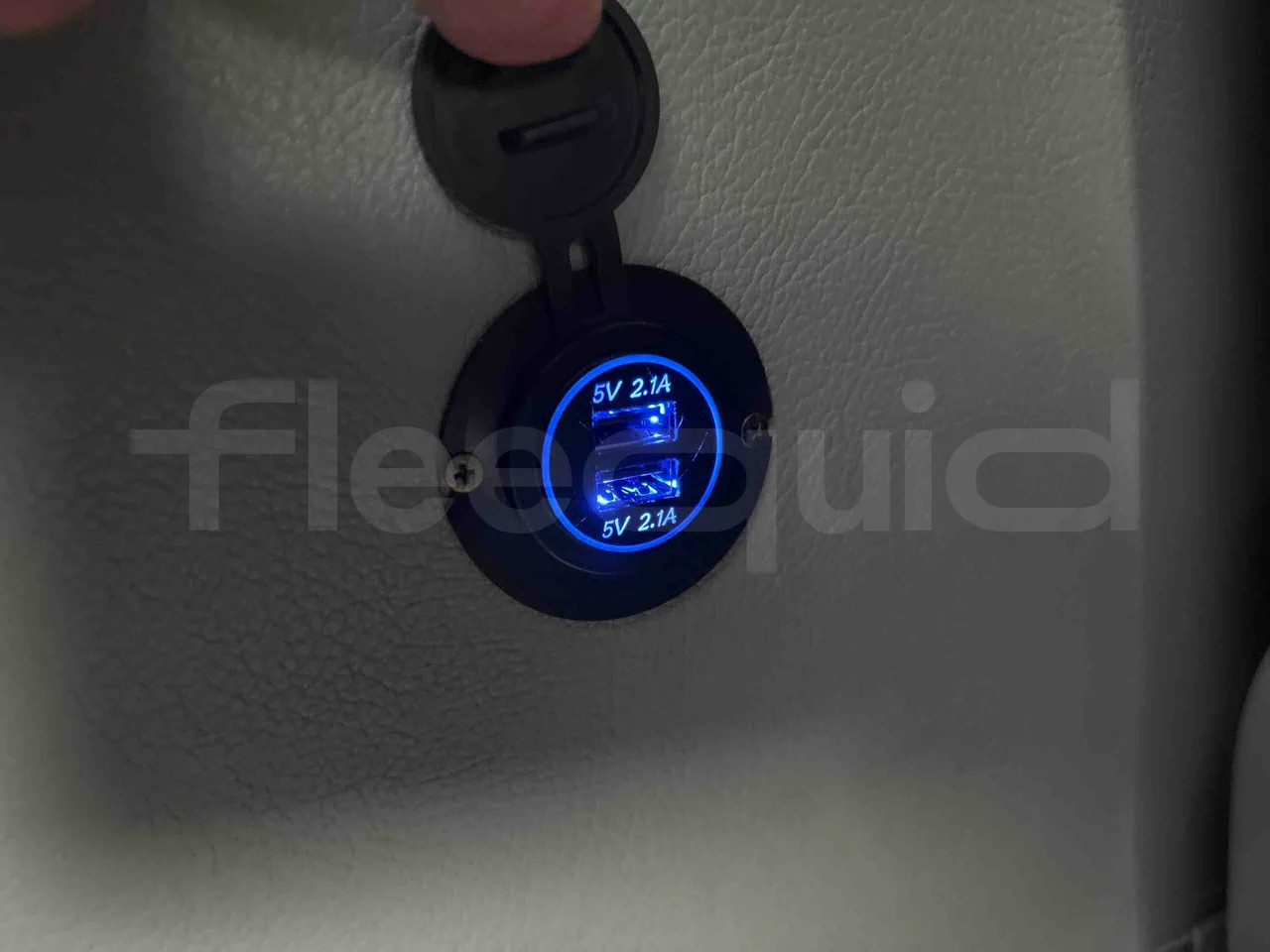 Mercedes-Benz Sprinter - usb charging detail