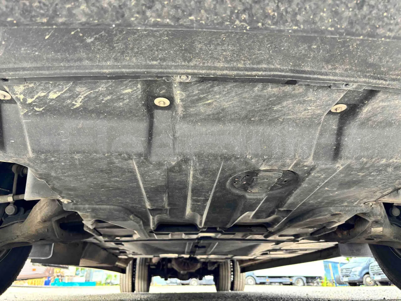 Mercedes-Benz Sprinter - engine without protection
