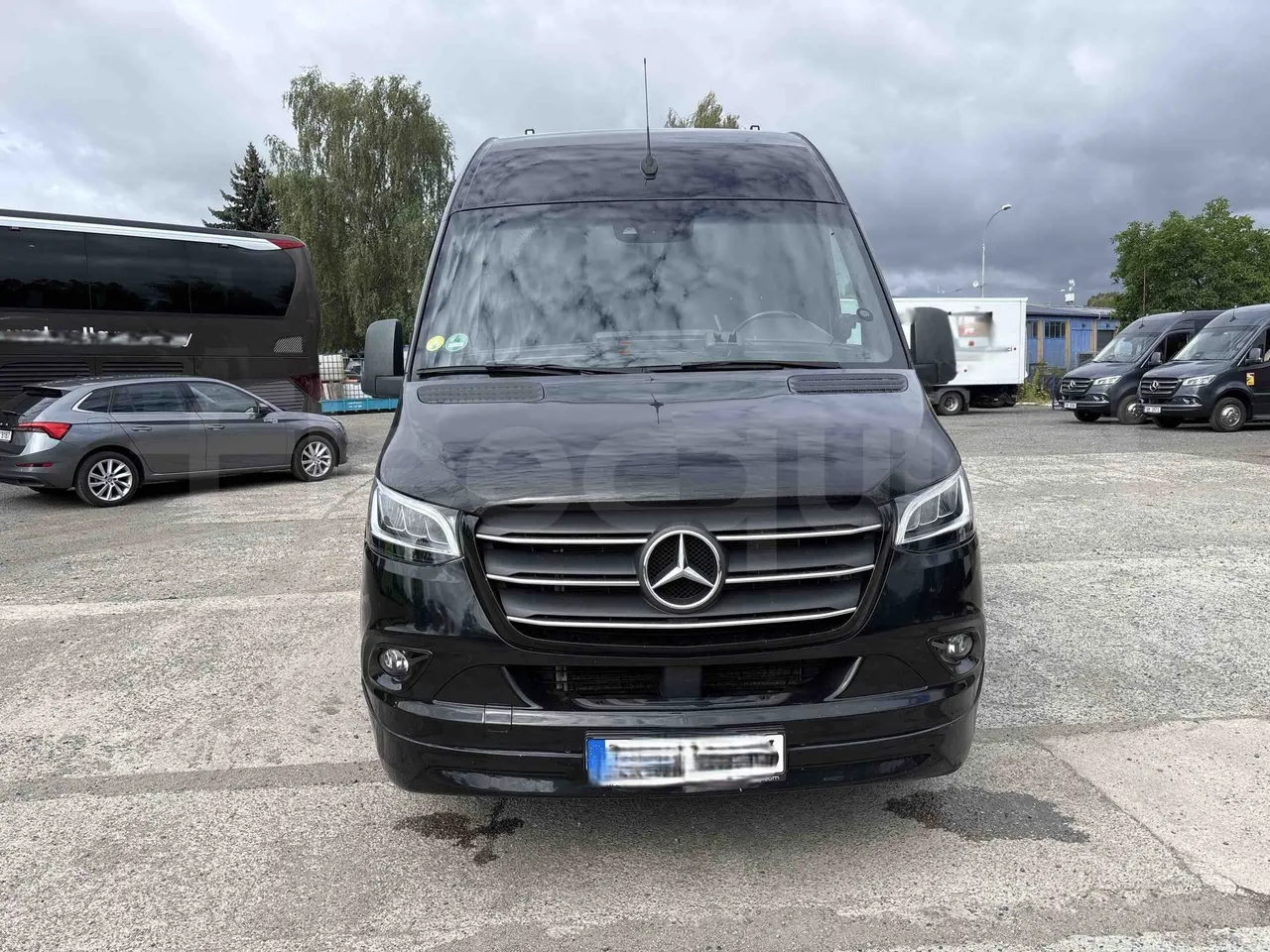 Mercedes-Benz Sprinter - front photo