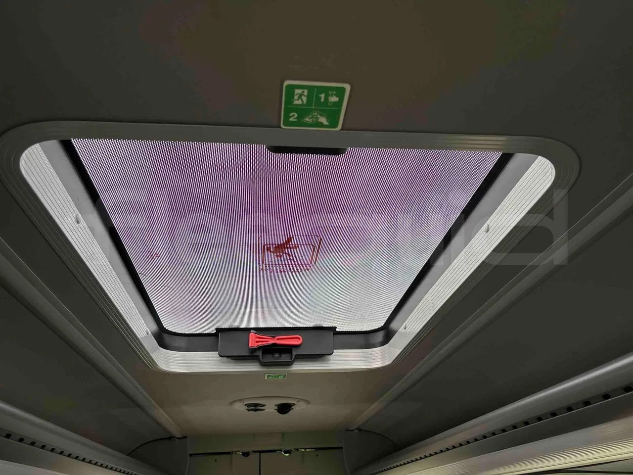 Mercedes-Benz Sprinter - roof hatch 1