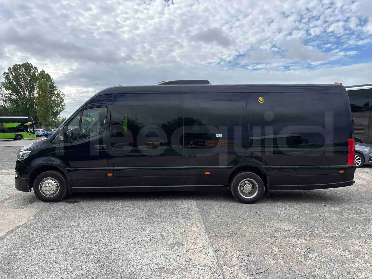 Mercedes-Benz Sprinter - left side photo