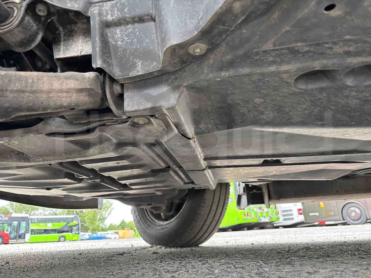 Mercedes-Benz Sprinter - front axle left side