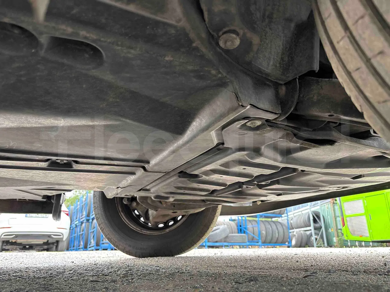Mercedes-Benz Sprinter - front axle right side