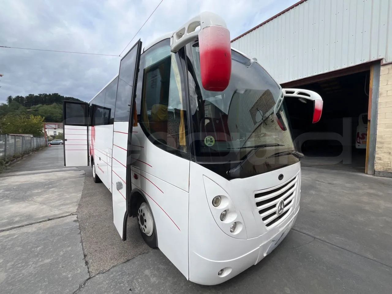 Mercedes-Benz Andecar HTA03-970.257.2/ Euro 4 - 175 Kw - 9.26 Mt - 3/4 right front doors open