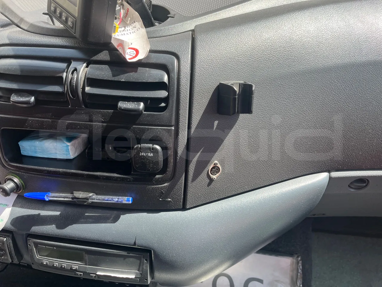 Mercedes-Benz Andecar HTA03-970.257.2/ Euro 4 - 175 Kw - 9.26 Mt - hostes microphone accessories photo