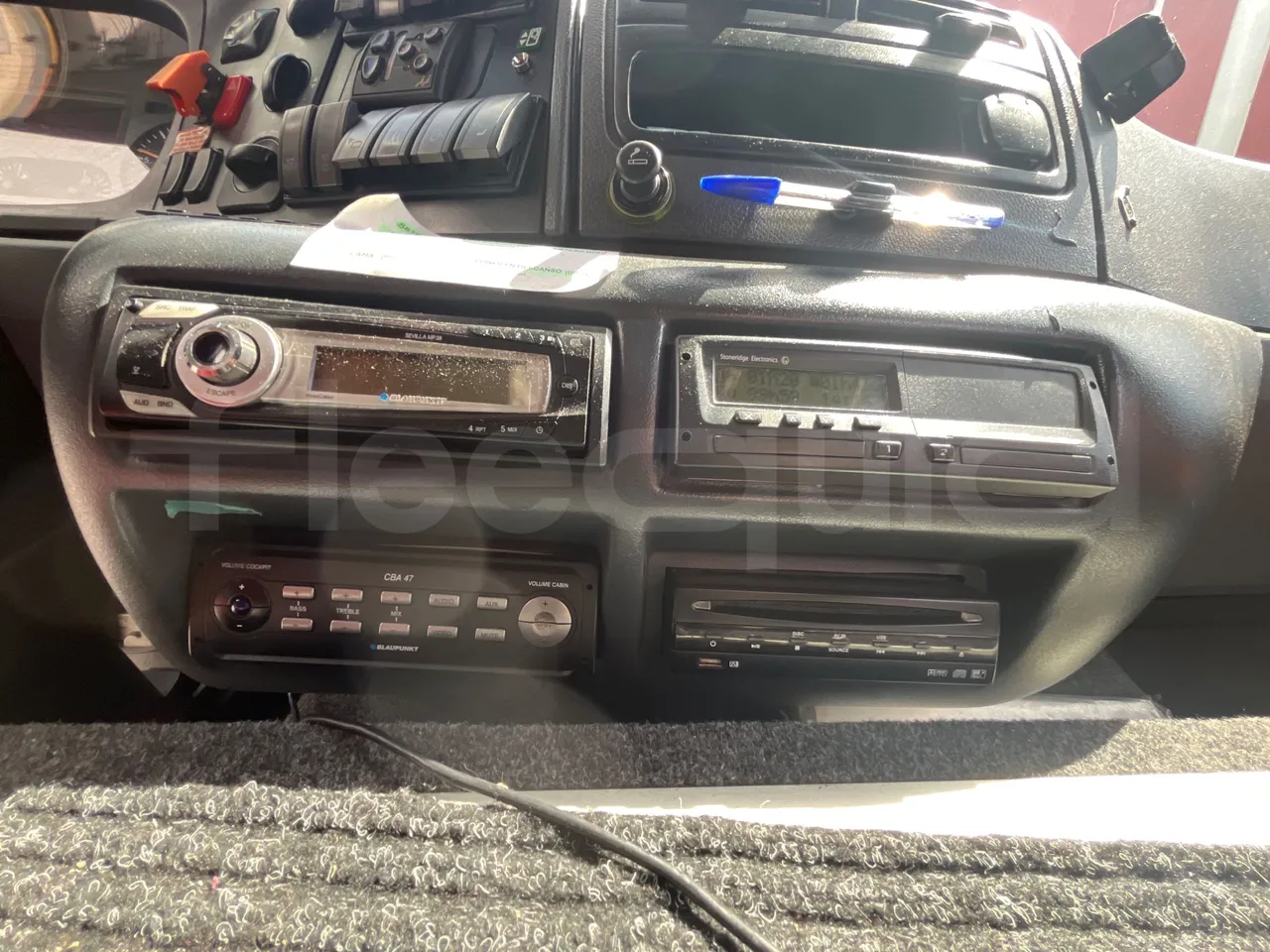 Mercedes-Benz Andecar HTA03-970.257.2/ Euro 4 - 175 Kw - 9.26 Mt - radio accessories photo