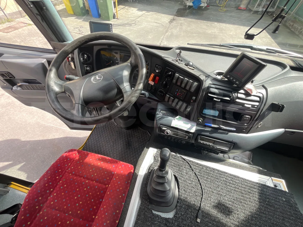 Mercedes-Benz Andecar HTA03-970.257.2/ Euro 4 - 175 Kw - 9.26 Mt - buttons panels on