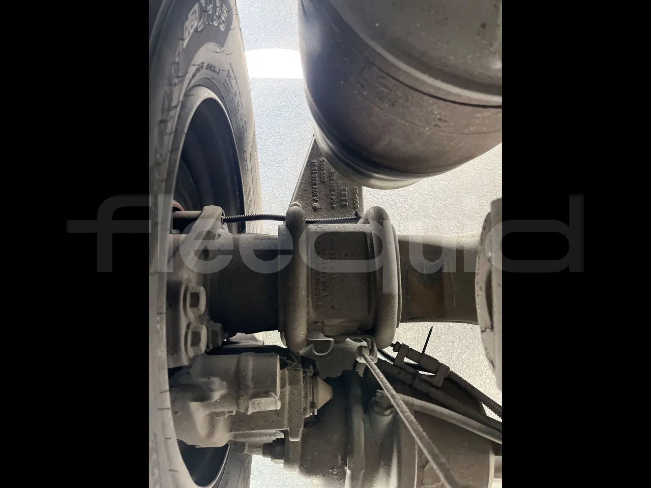 Mercedes-Benz Andecar HTA03-970.257.2/ Euro 4 - 175 Kw - 9.26 Mt - front brake calipers left