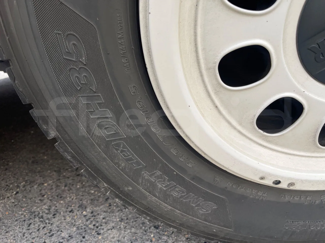 Mercedes-Benz Andecar HTA03-970.257.2/ Euro 4 - 175 Kw - 9.26 Mt - tread condition second axle tires left