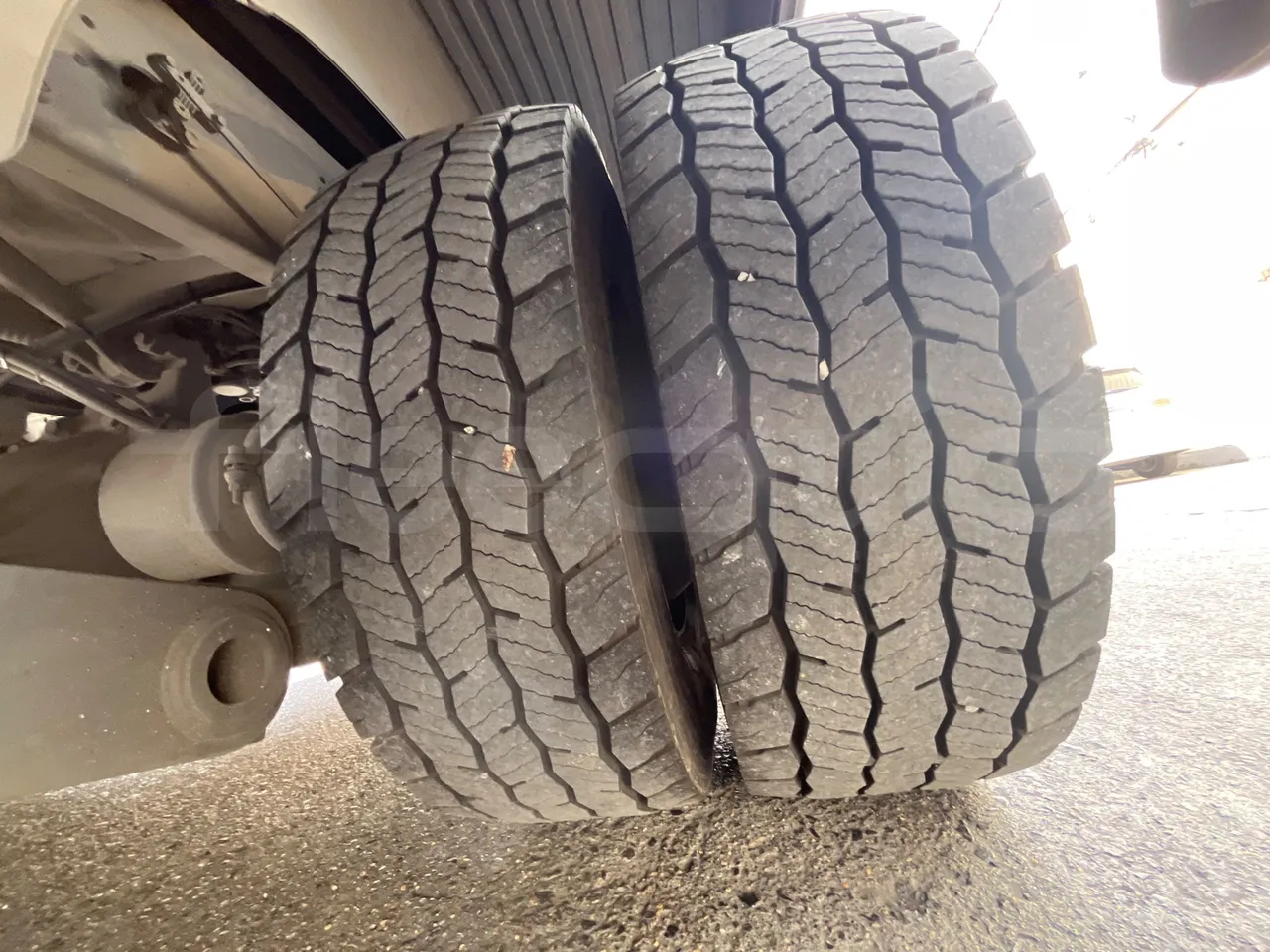 Mercedes-Benz Andecar HTA03-970.257.2/ Euro 4 - 175 Kw - 9.26 Mt - tread condition second axle tires right