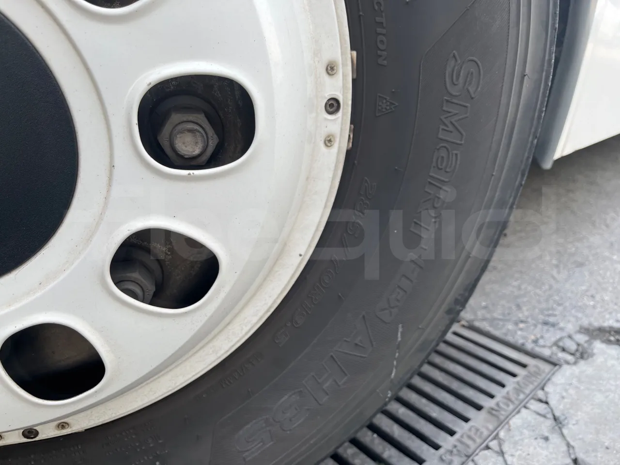 Mercedes-Benz Andecar HTA03-970.257.2/ Euro 4 - 175 Kw - 9.26 Mt - rear left tire photo