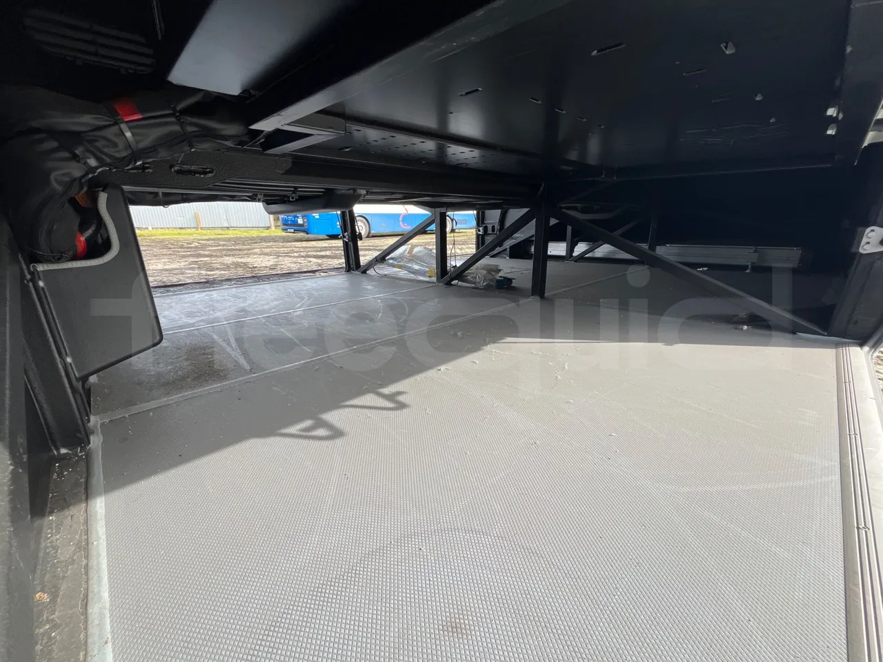 Mercedes-Benz Intouro E17UE -Euro 6 - 260 kW - 13.090 mt - 3/4 right rear doors closed