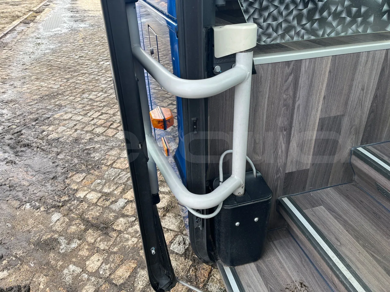 Mercedes-Benz Intouro E17UE -Euro 6 - 260 kW - 13.090 mt - hostes microphone accessories photo