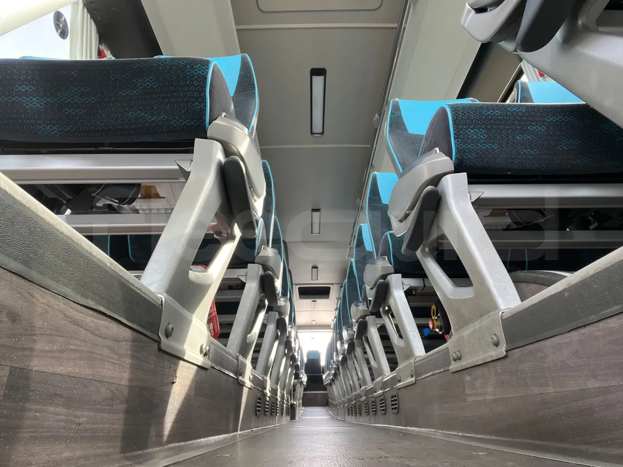 Mercedes-Benz Intouro E17UE -Euro 6 - 260 kW - 13.090 mt - armrest detail photo