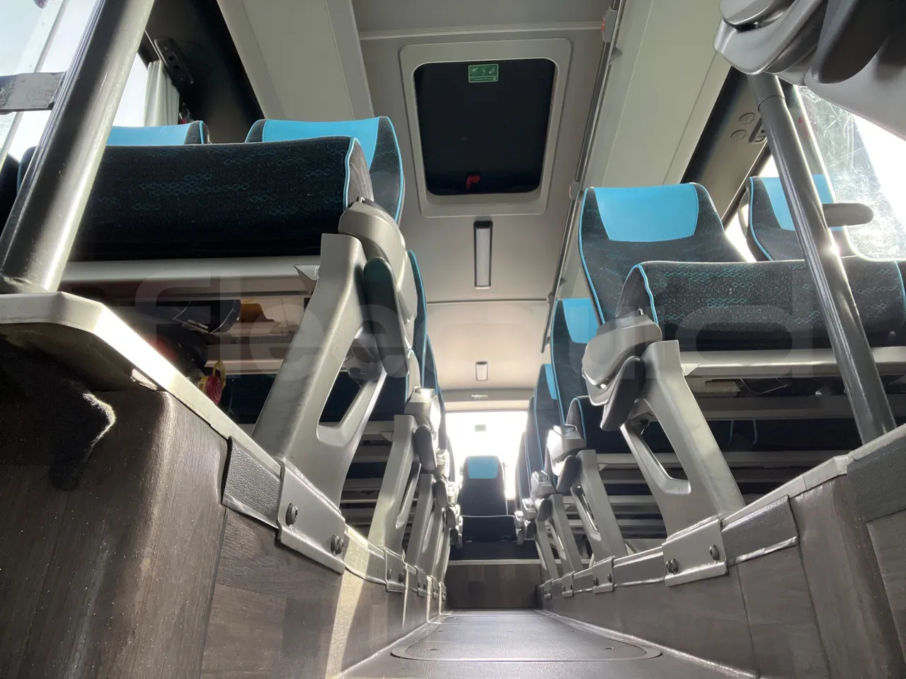 Mercedes-Benz Intouro E17UE -Euro 6 - 260 kW - 13.090 mt - usb charging detail