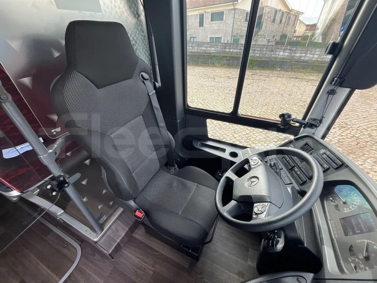 Mercedes-Benz Intouro E17UE -Euro 6 - 260 kW - 13.090 mt - driver's seat photo