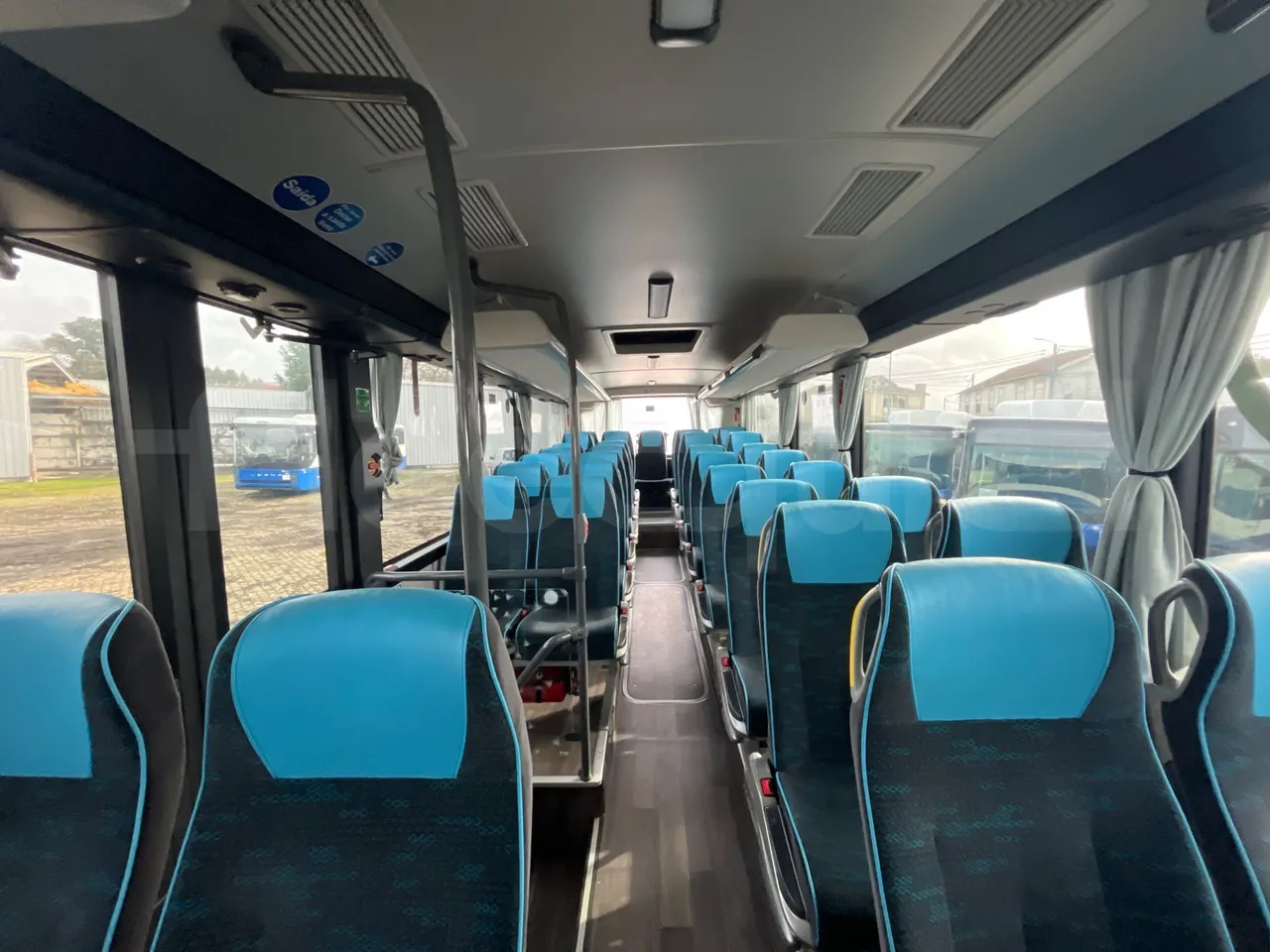 Mercedes-Benz Intouro E17UE -Euro 6 - 260 kW - 13.090 mt - reverse view middle aisle