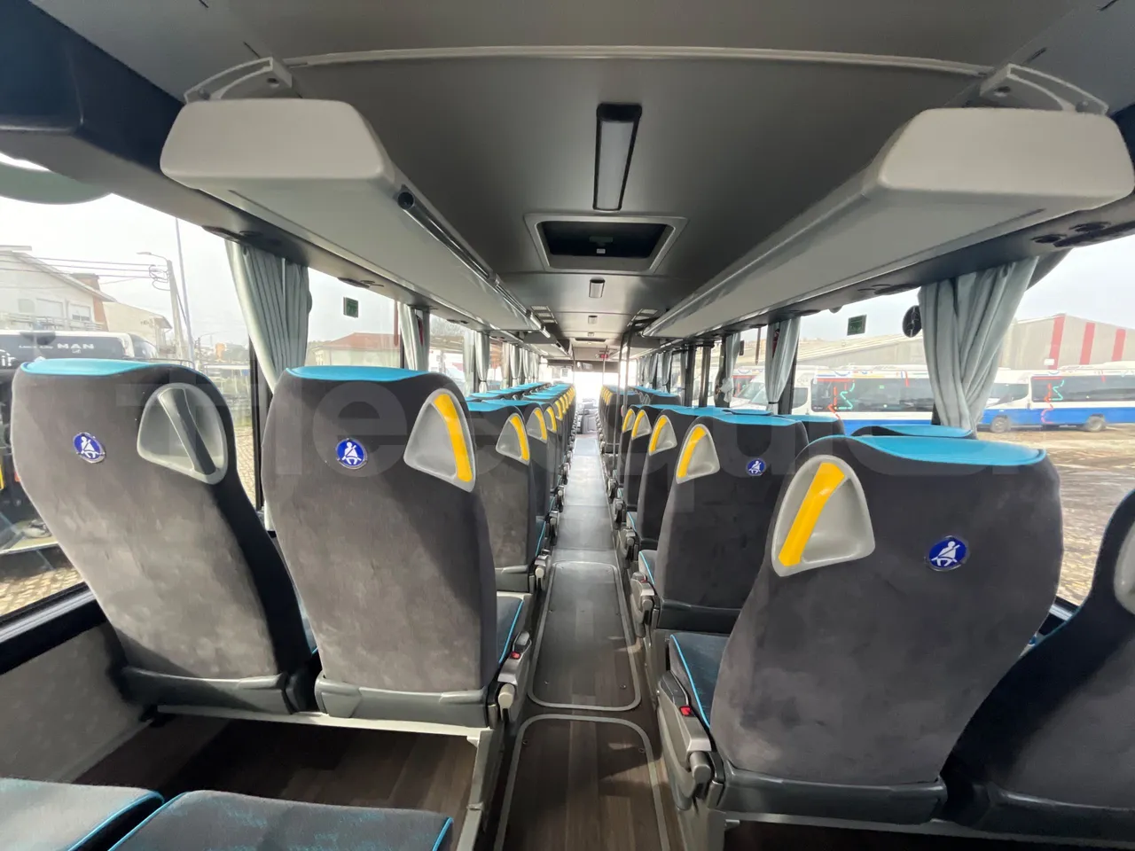 Mercedes-Benz Intouro E17UE -Euro 6 - 260 kW - 13.090 mt - forward view all seats last row height