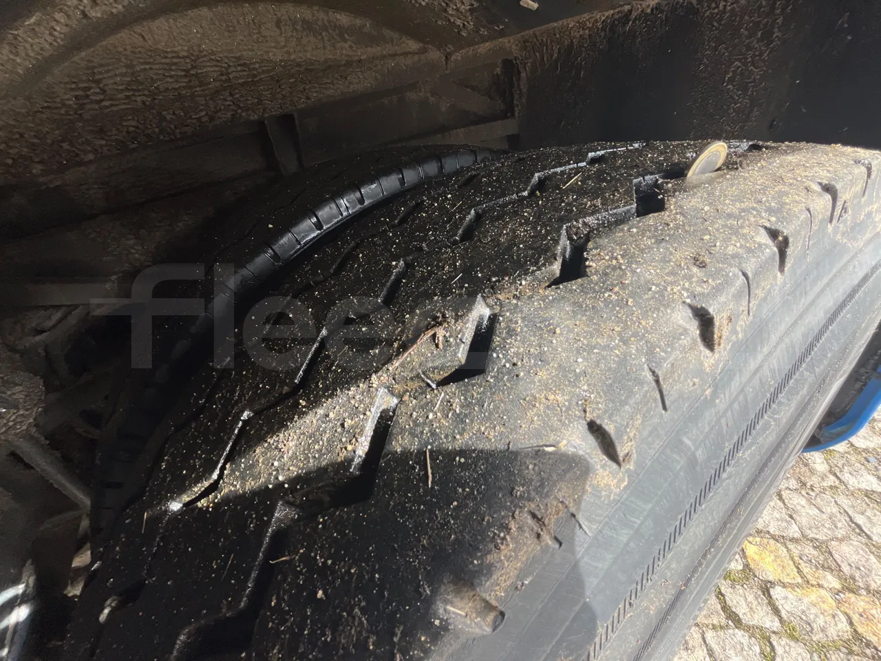 Mercedes-Benz Intouro E17UE -Euro 6 - 260 kW - 13.090 mt - tread condition front tires right