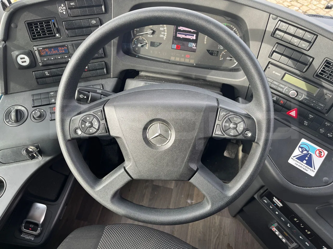 Mercedes-Benz Intouro E17UE -Euro 6 - 260 kW - 13.090 mt - steering wheel photo